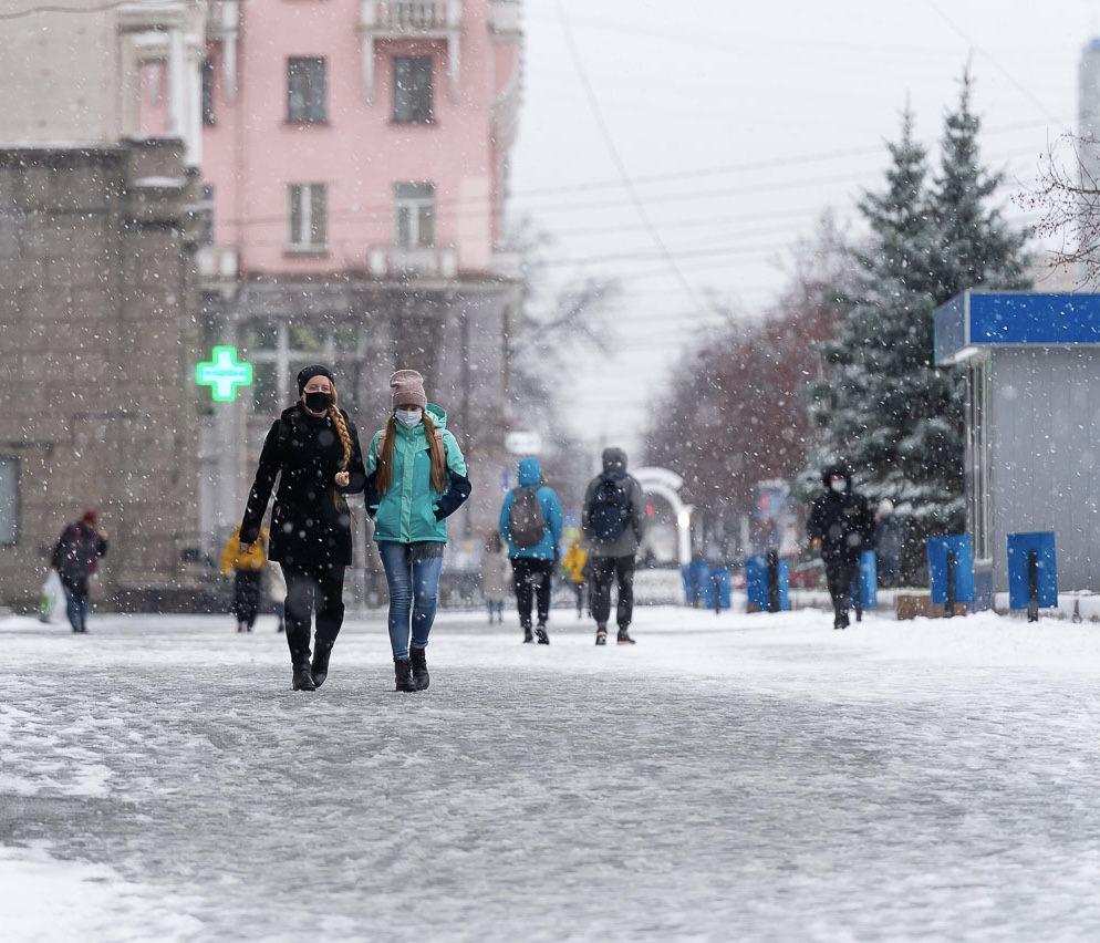 В городе челябинск живут. Зеленый снег в Челябинске. Жизнь в Челябинске. Климат Челябинска.