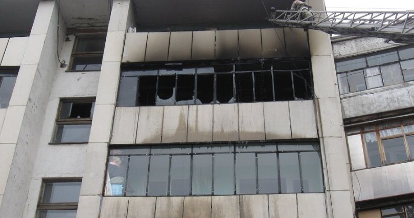 В центре Челябинска загорелся балкон 
в многоэтажке
