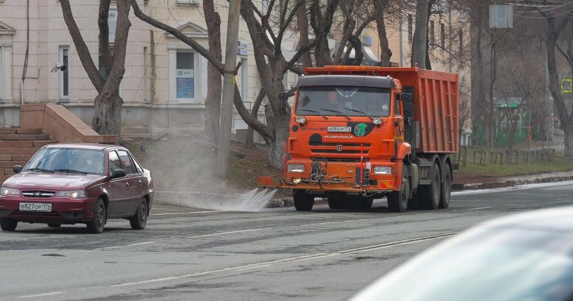 С улиц Челябинска вывезли почти 7 000 тонн 
грязи
