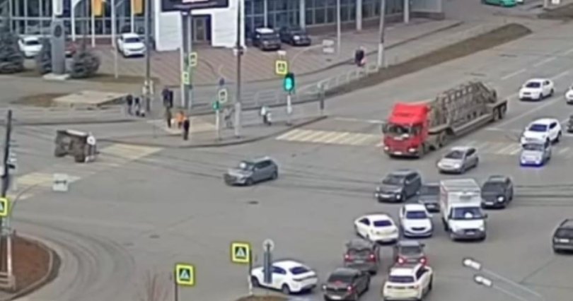 В Челябинске перевернулся полицейский 
автомобиль
