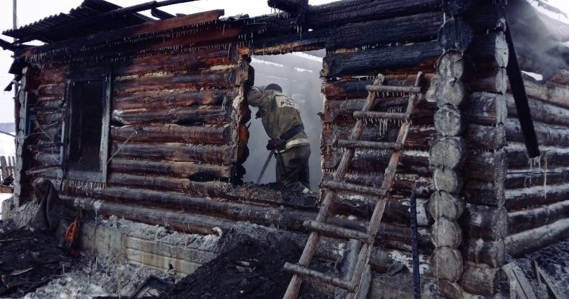 На пожаре в Челябинской области погибли 
три человека

