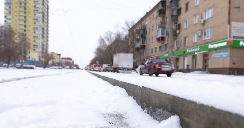 В Челябинске приостановили установку 
бордюров вдоль трамвайных путей
