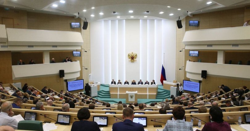 Алексей Текслер выступил на публичных 
слушаниях Совета Федерации РФ

