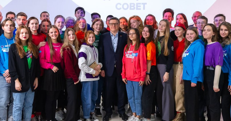 Губернатор Алексей Текслер встретился 
с участниками Российского движения детей 
и молодежи
