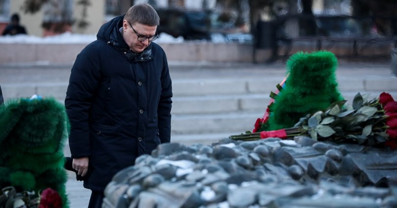 Губернатор Алексей Текслер в День 
Неизвестного Солдата возложил цветы 
к Вечному Огню
