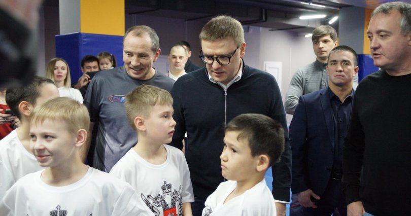 Алексей Текслер посетил открытую 
тренировку по боксу
