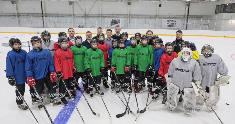 Алексей Текслер посетил центр 
олимпийской подготовки по хоккею
