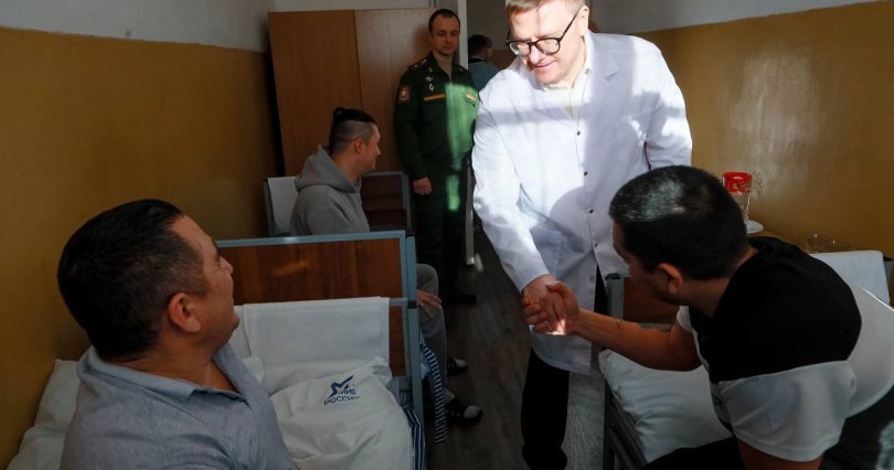 Губернатор Алексей Текслер навестил в 
Челябинске раненных на фронте бойцов
