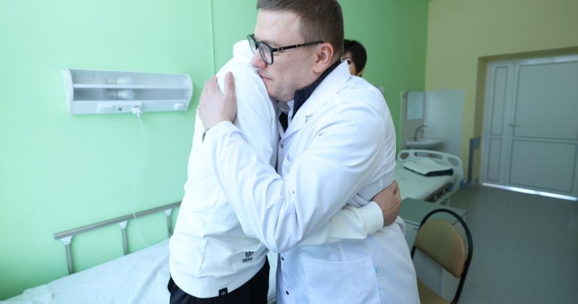 Алексей Текслер навестил в больнице 
раненого военнослужащего
