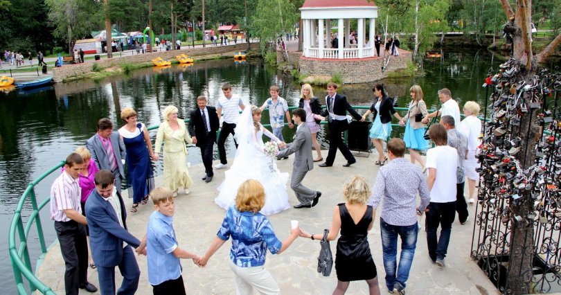 В челябинских парках появятся красивые 
площадки для выездной регистрации брака
