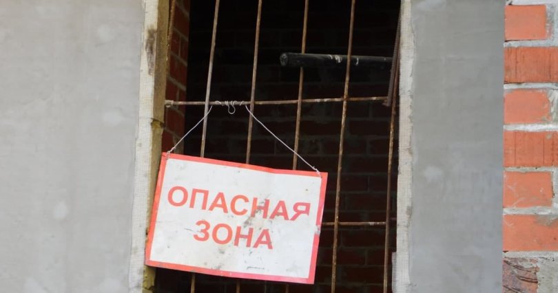 В Челябинске оградили недострой, где дети 
получили ожоги, облив оголенные провода
