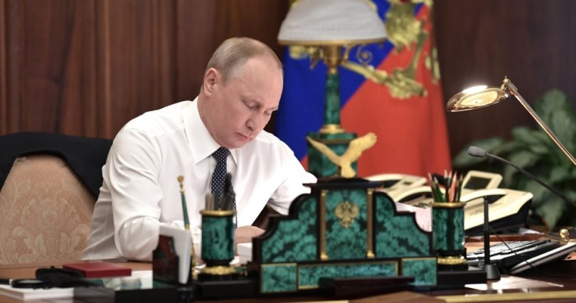 Владимир Путин объявил дни с 1 по 10 мая 
выходными
