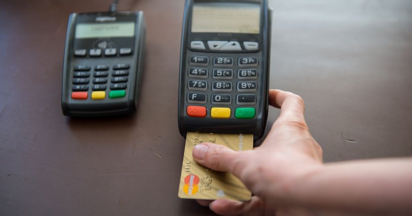 В Челябинске злоумышленники похитили 
деньги с чужих банковских карт
