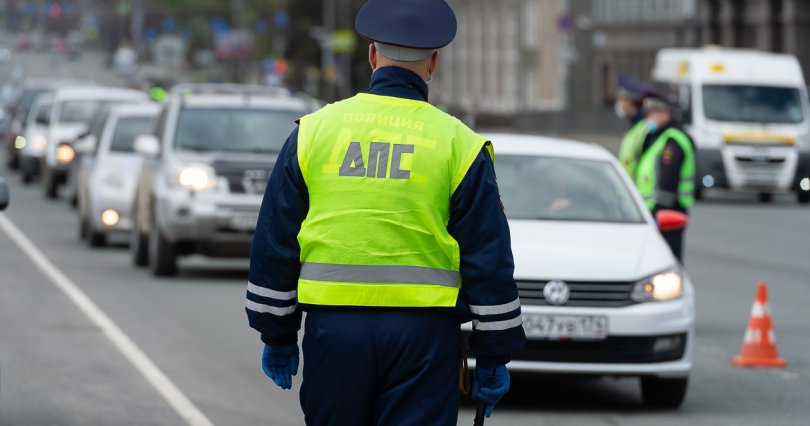 В Челябинске 16 передвижных пунктов 
полиции проверяют водителей и пешеходов
