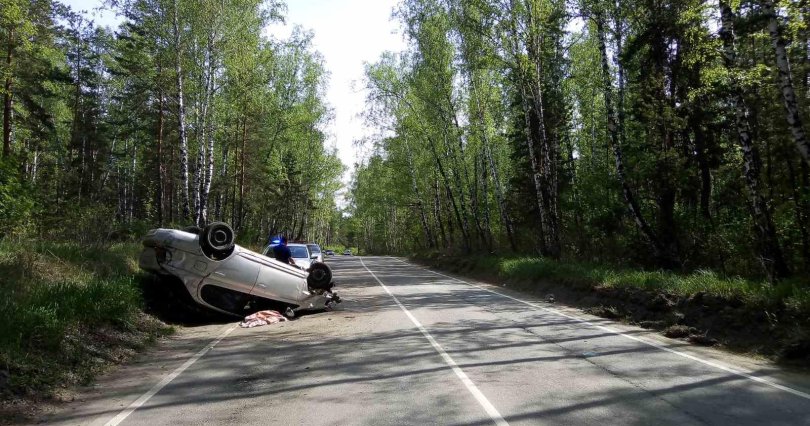 В Челябинске водитель получил травмы 
в ДТП с перевертышем
