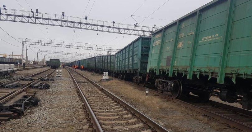 В Челябинске с рельсов сошли шесть 
полувагонов грузового поезда
