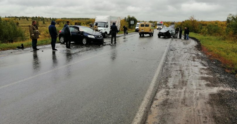 В аварии на мокрой дороге под 
Челябинском пострадали четверо человек
